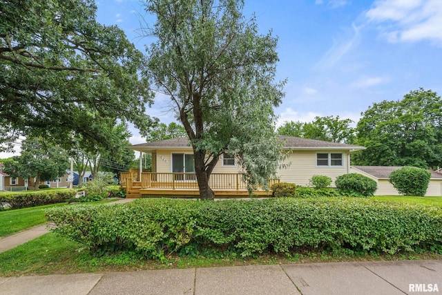 539 Mississippi Blvd, Bettendorf, IA 52722 - photo 1