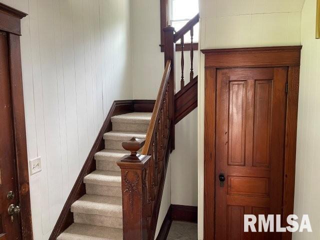 205 NW 5th Ave, Aledo, IL 61231 - photo 2