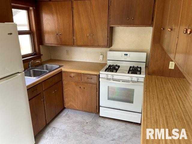 205 NW 5th Ave, Aledo, IL 61231 - photo 11