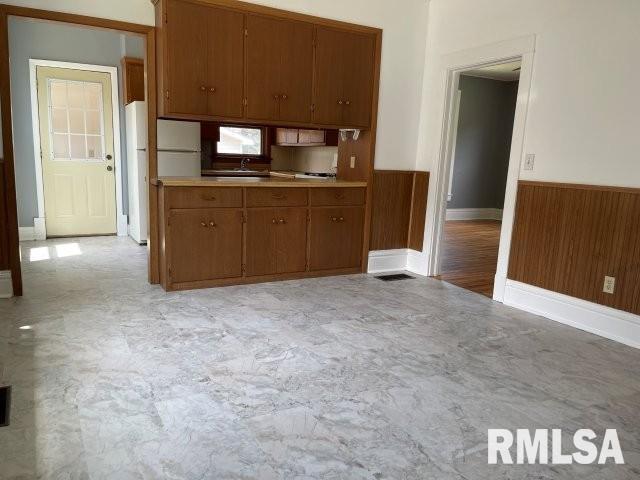 205 NW 5th Ave, Aledo, IL 61231 - photo 10