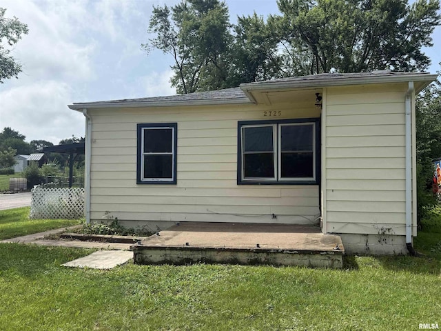 2725 W 49th St, Davenport, IA 52806 - photo 3