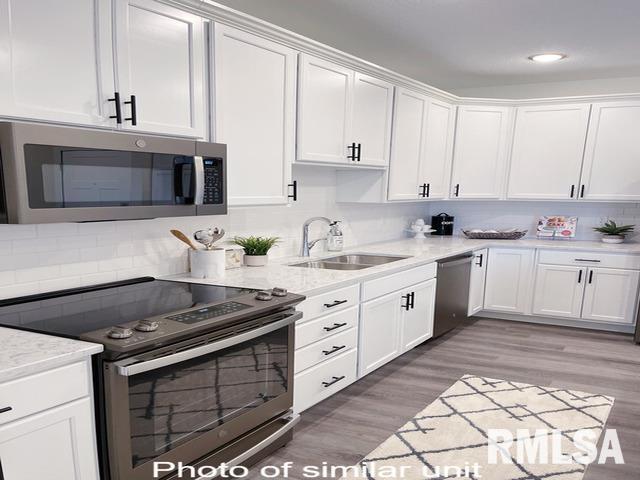 2592 Middle Rd, Bettendorf, IA 52722 - photo 4