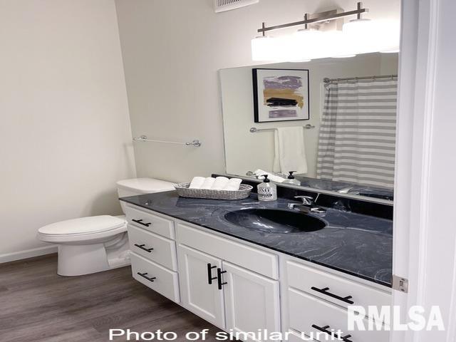 2592 Middle Rd, Bettendorf, IA 52722 - photo 8