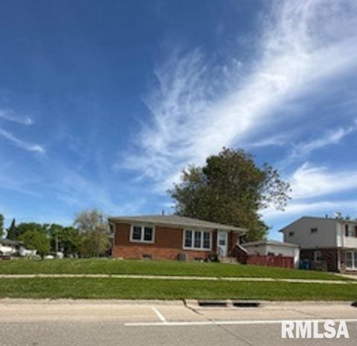 4016 1st St, East Moline, IL 61244 - photo 2