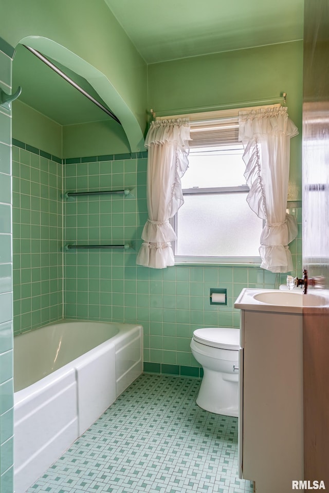320 W Hayes St Unit 320 320-1/2 320-1/3, Davenport, IA 52803 - photo 12