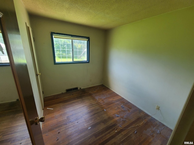 2930 N Lincoln Ave, Davenport, IA 52804 - photo 8