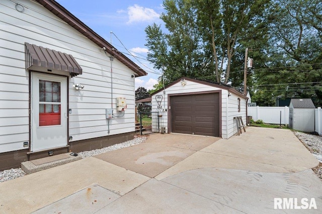 1203 N Thornwood Ave, Davenport, IA 52804 - photo 4