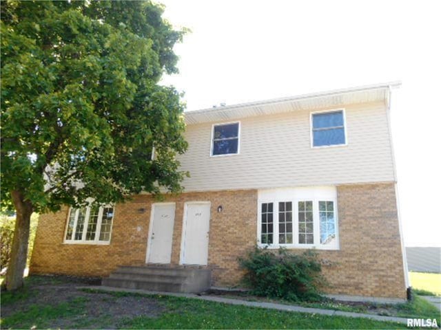 6317 Appomattox Rd, Davenport, IA 52806 - photo 1