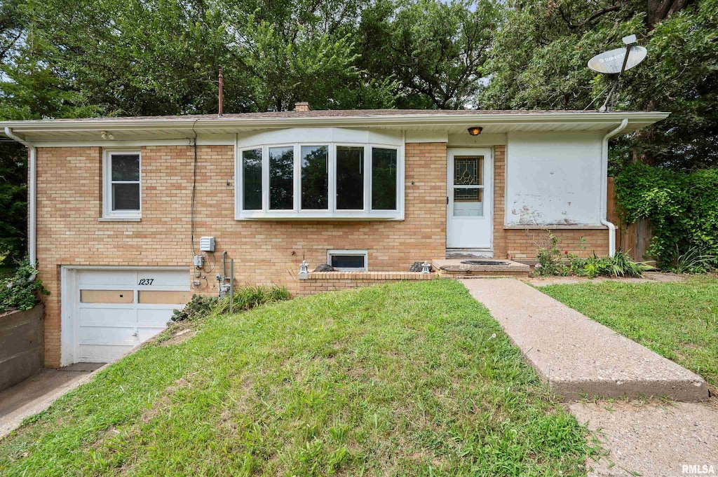 1237 20th Avenue Way E, Moline, IL 61244 - photo 1