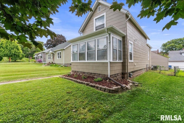 147 N Thornwood Ave, Davenport, IA 52802 - photo 3