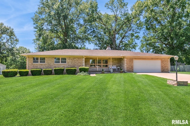 1717 Circle Dr E, Clinton, IA 52732 - photo 1