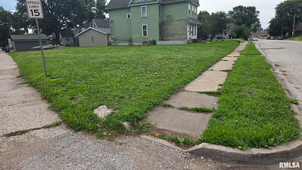 117 S Pine St, Davenport, IA 52802 - photo 1