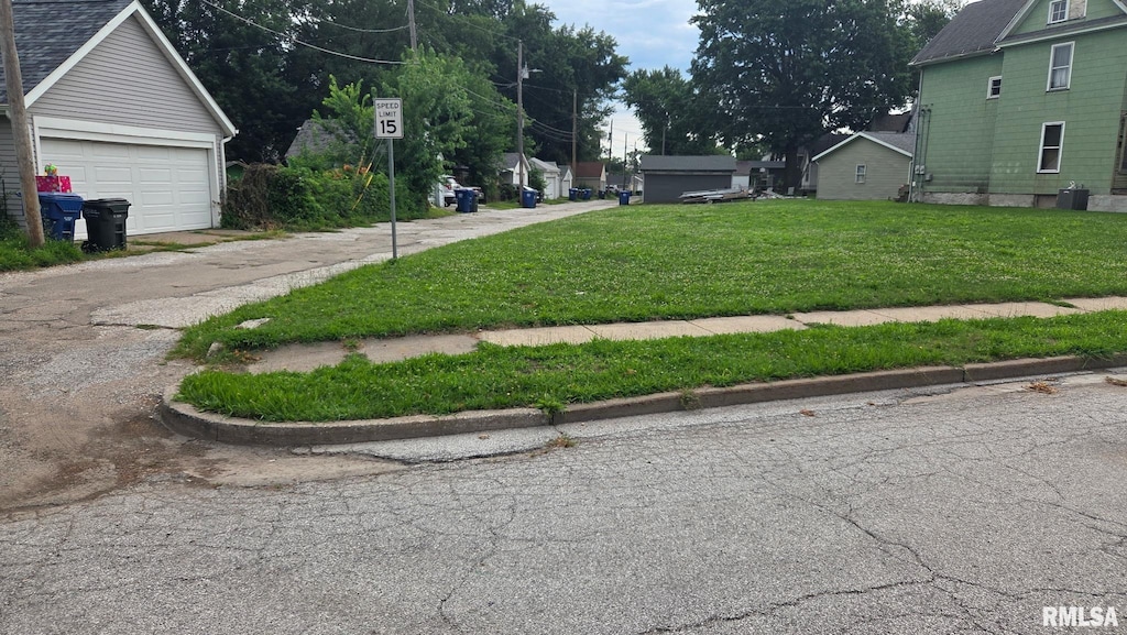 117 S Pine St, Davenport, IA 52802 - photo 2