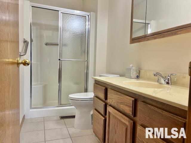 2710 W 63rd St, Davenport, IA 52806 - photo 17