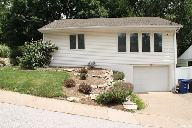 727 Oak St, Davenport, IA 52804 - photo 1