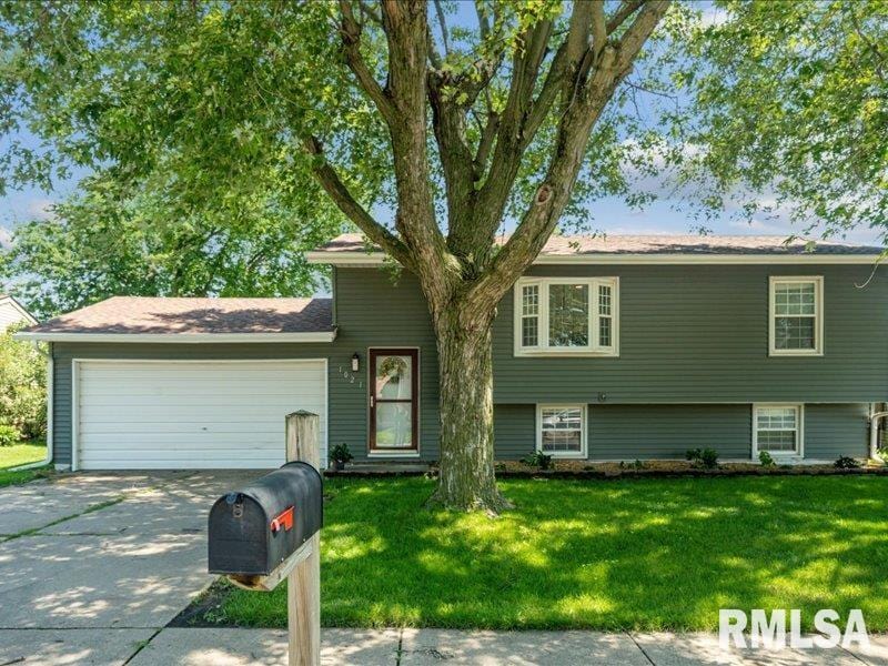 1021 Calvin St, Davenport, IA 52804 - photo 1