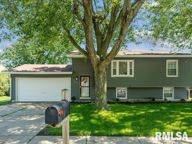 1021 Calvin St, Davenport, IA 52804 - photo 1