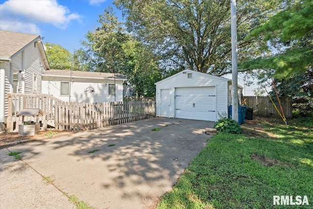109 W Davies St, Eldridge, IA 52748 - photo 4