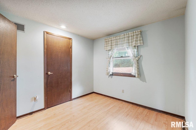3615 N Elmwood Ave, Davenport, IA 52806 - photo 23