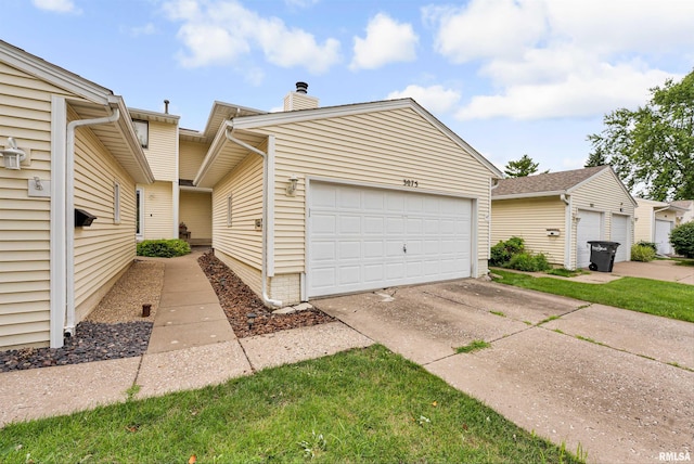 3075 Willowwood Dr, Bettendorf, IA 52722 - photo 1