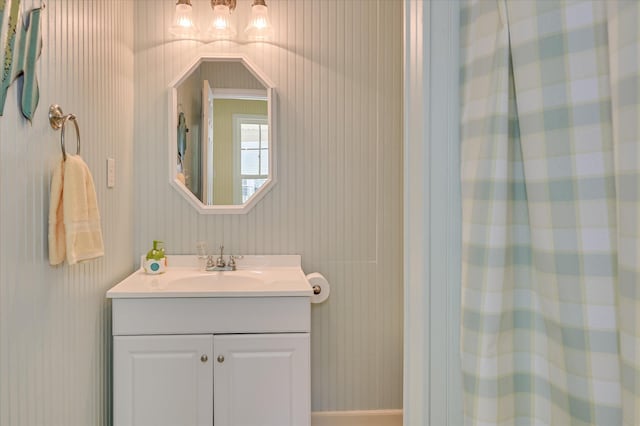 116 Barrett Mill Rd, Waynesboro, GA 30830 - full bath with vanity, wallpapered walls, and a shower with curtain