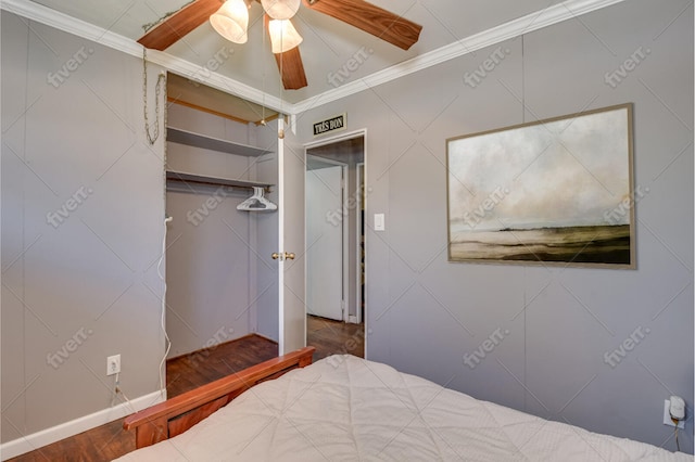 bedroom with ornamental molding and a ceiling fan