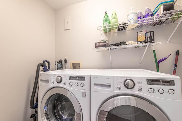 laundry room with washing machine and dryer