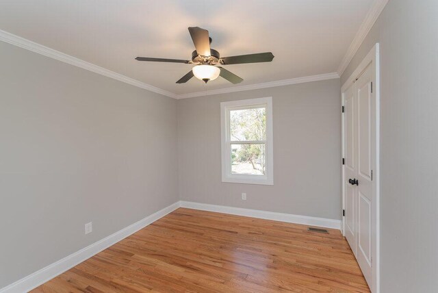 spare room featuring ceiling fan, light hardwood / wood-style floors, and ornamental molding