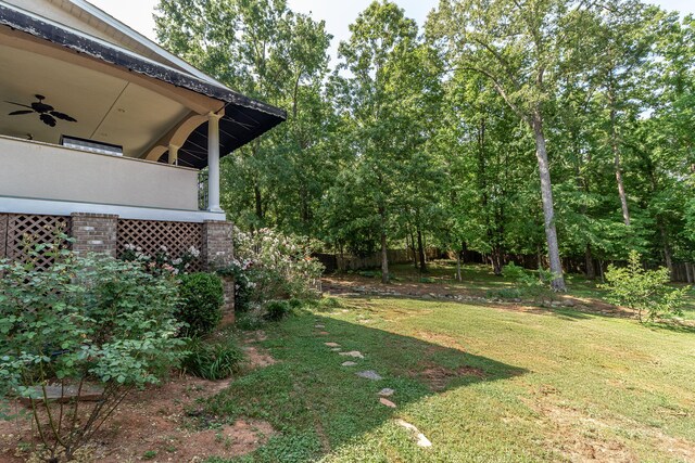 view of yard with ceiling fan