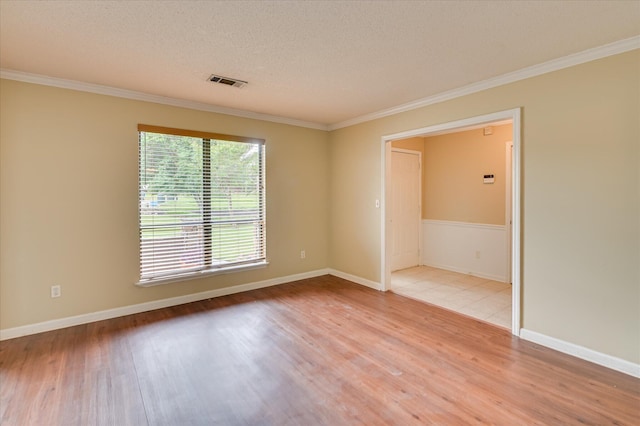 2979 Foxhall Cir, Augusta, GA 30907 - empty room featuring visible vents, crown molding, light wood-style floors, baseboards, and a textured ceiling