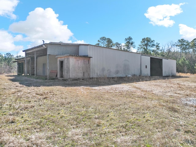 view of outdoor structure featuring a yard