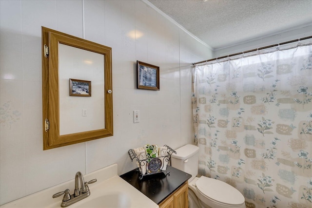 full bath with a textured ceiling, curtained shower, toilet, vanity, and tile walls