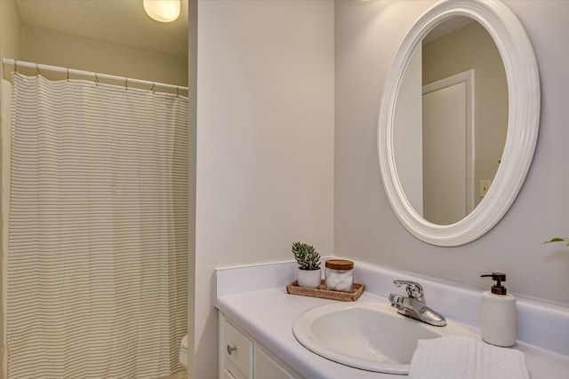 305 Forest Glen Ct, Martinez, GA 30907 - bathroom featuring curtained shower, vanity, and toilet