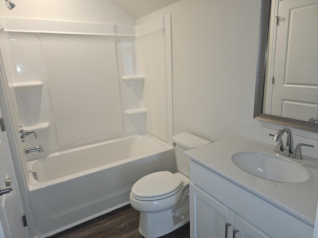 spare room featuring light wood-type flooring and ceiling fan