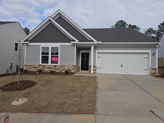 craftsman house featuring cooling unit and a garage