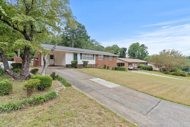 view of front facade with a front lawn