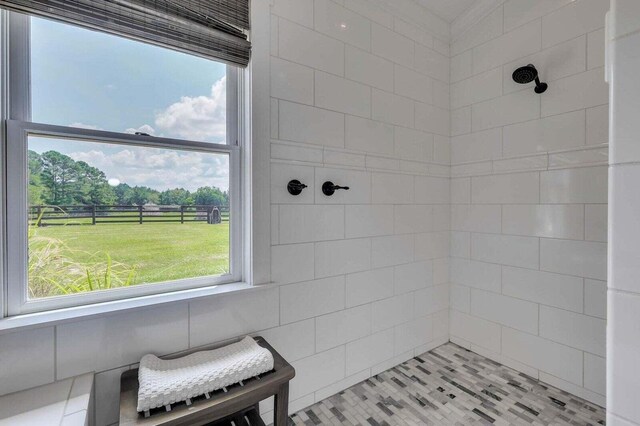 bathroom featuring tiled shower