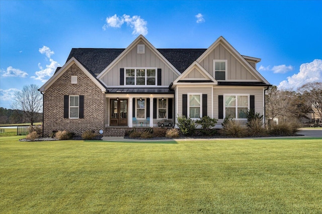 view of front of home featuring a front yard