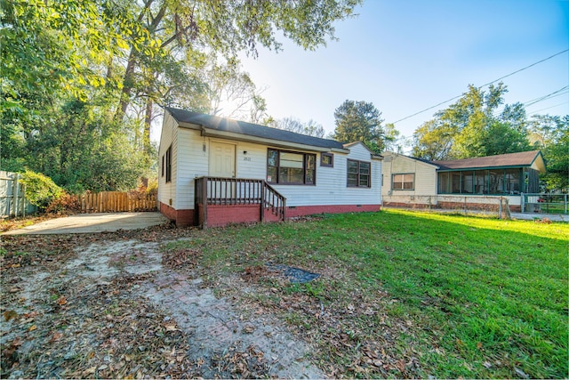 view of front of property with a front yard