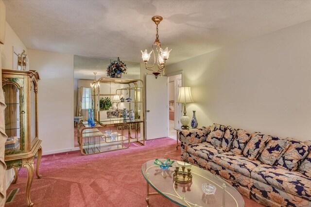 carpeted living room featuring a notable chandelier and a textured ceiling