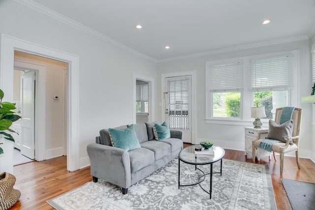 living area featuring recessed lighting, wood finished floors, crown molding, and baseboards