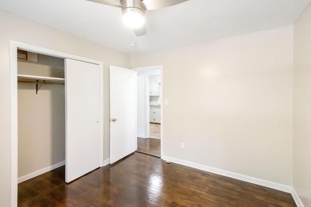 unfurnished bedroom with ceiling fan and a closet