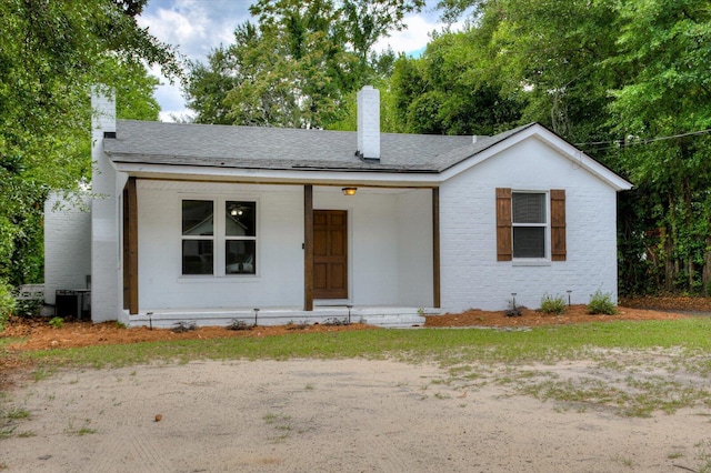 view of front facade with covered porch