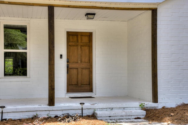 property entrance featuring a porch