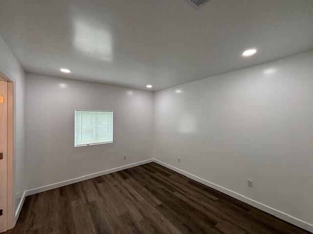 875 Earle St, Thomson, GA 30824 - spare room with dark wood-style floors, baseboards, and recessed lighting