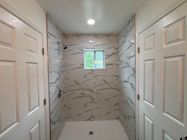 875 Earle St, Thomson, GA 30824 - full bath with a marble finish shower