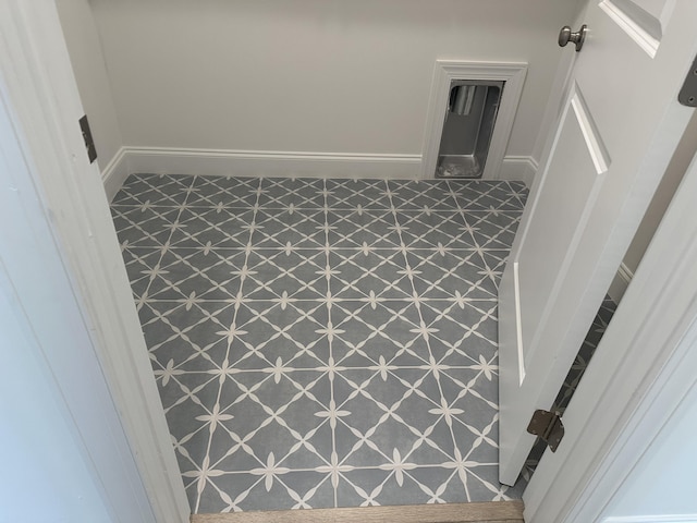 laundry room with baseboards