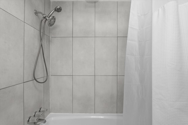 details with shower / tub combo