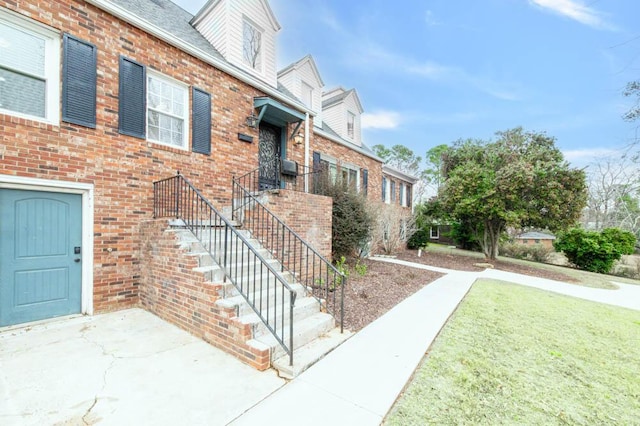 exterior space featuring a front lawn