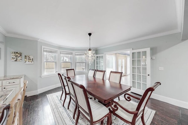 dining room featuring ornamental molding, dark hardwood / wood-style floors, and a notable chandelier